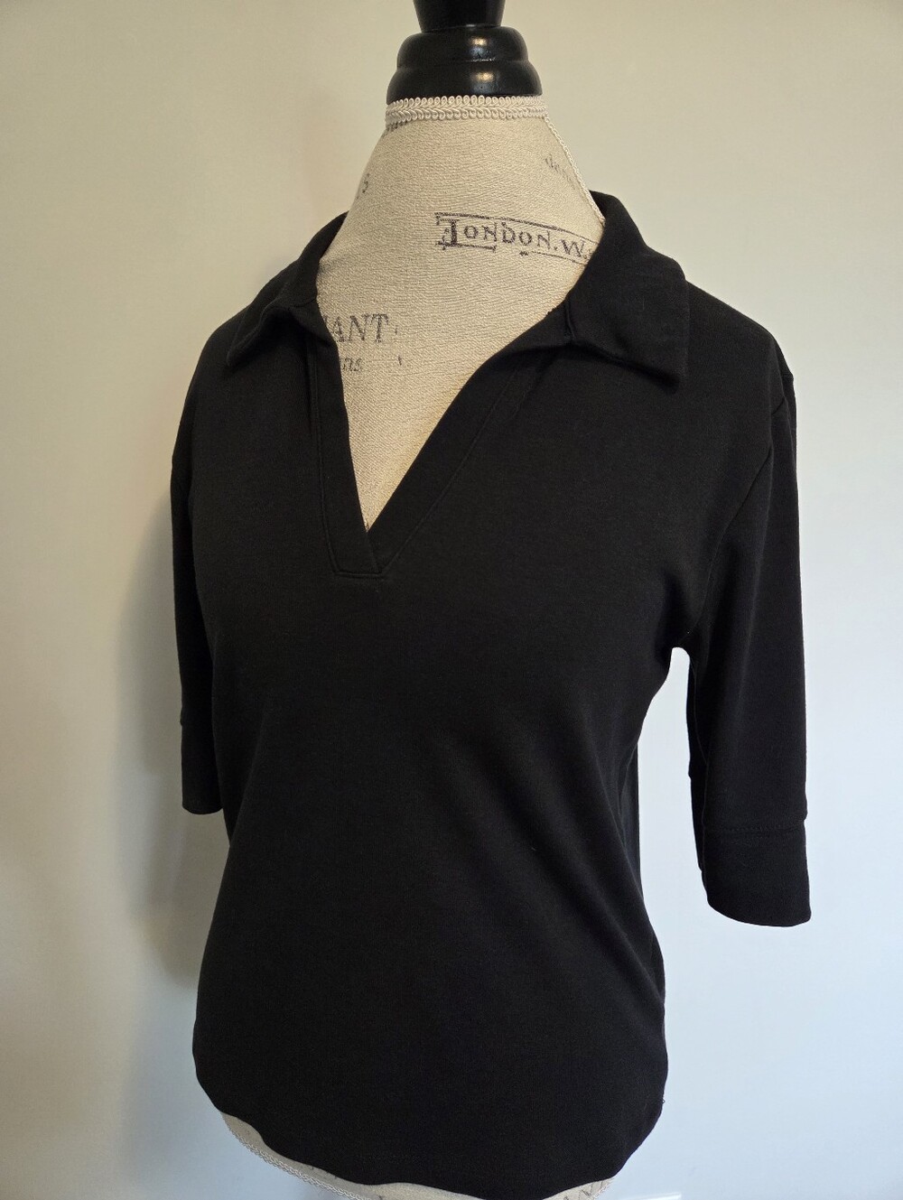 GAP Modern Polo Black 3/4 Sleeve V-Neck Open Collar Size Large